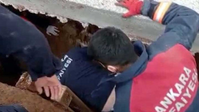 Kazdığı çukura düştü, 2,5 saatte kurtarıldı
