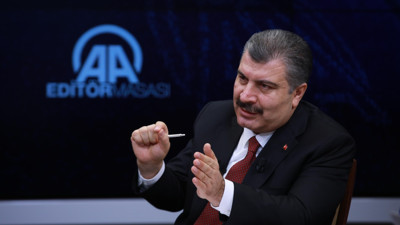 O kadar çok tarih verdin ki Fahrettin Amca. Çikolatadan sonra şimdi de şeker dağıttı. 1’i, 2’yi olduk 3. doz açıklaması yaptı