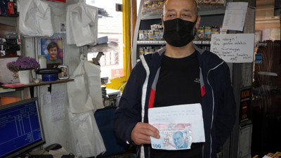 Çocukluğunda aşırdıklarının parasını yıllar sonra bırakıp helallik istedi