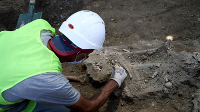 Kazdıkça paha biçilmez kolye ve bilezikler çıkıyor. Arkeologların tahmini şaşırttı