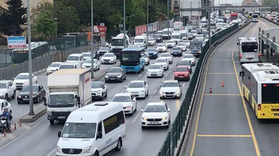 İstanbul'da kapanmaya rağmen yoğun trafik