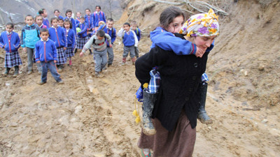 Dünyanın en fedakar anneleri Anadolu kadınının anneler günü kutlu olsun