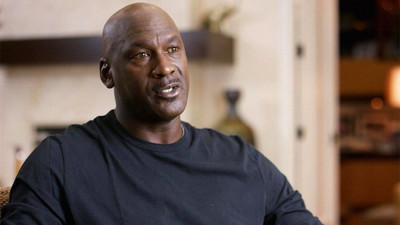 NBA tarihinin en iyi oyuncusu olarak kabul edilen Michael Jordan'ın üniversite formasına dev ücret