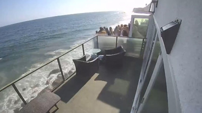 Parti yapılan evin balkonu çöktü. Kayalıklara çakıldılar