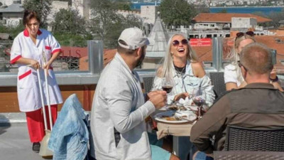 Vatandaşı bu duruma düşürenler utansın. Zordur Türkiye’de Türk olmak zor. Sen üzülme ablacığım bizi bu duruma düşürenler utansın