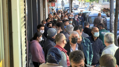 Esenler'de ucuz baklava korona virüsü unutturdu. Duyan koştu sosyal mesafe hiçe sayıldı