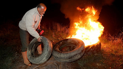 Çiftçi zirai dona karşı yakacak saman bile alamıyor. Lastikçileri mesken tuttular