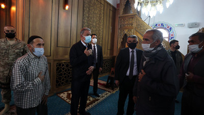 Bakan Akar bayram namazını Şırnak'ta kıldı