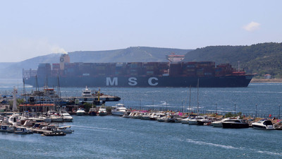 Çanakkale Boğazı dev gemilerin geçişi için tek yönlü trafiğe kapatıldı
