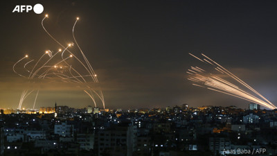 Gökyüzünde dehşetin tablosu. Gazze’den atılan roketler ve onları kovalayan İsrail füzeleri