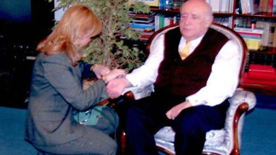 Bu fotoğrafta bir cumhurbaşkanı, bir cumhurbaşkanını çekti. Bilin bakalım fotoğraftaki ünlü kadın kim