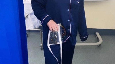 Her şey aşıyı olduktan sonra ortaya çıktı. Dört günde bir kan testi yaptırmak altı ay boyunca antibiyotik kullanmak zorunda