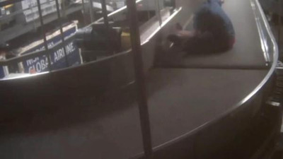 9 yaşındaki çocuk polisleri alarma geçirdi. Havalimanında korku dolu anlar