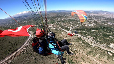 Paraşütçüler 19 Mayıs’ı böyle kutladı
