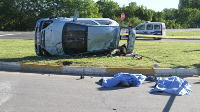 Konya’dan kara haber geldi. Otomobil takla attı anne ve kızı öldü