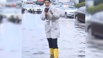 CNN Türk’ün dişi Savaş Ay’ı Fulya Öztürk çizmelerini giydi. Erkek muhabirler mutfakta dedikodu mu yapıyorlar