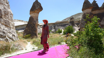 Peribacaları arasında moda defilesi düzenlendi