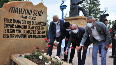 Aşık Mahzuni Şerif mezarı başında anıldı