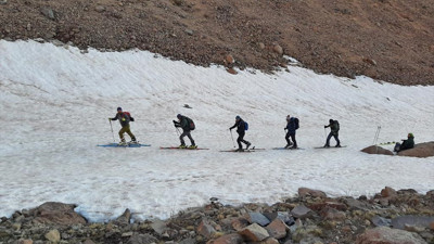 Erciyes’in zirvesinde mayıs ayında kayak keyfi
