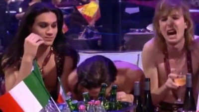 Eurovision'da büyük skandal! Yarışmanın birincisi canlı yayında uyuşturucu çekerken yakalandı