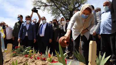 Akşener’den Şimşek’in kabrine ziyaret