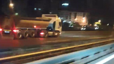 Arnavutköy'de hafriyat kamyonu ters yönde tam gaz