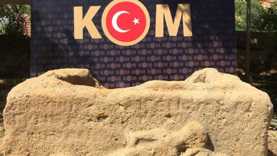 Ev basan polis lahit mezar buldu