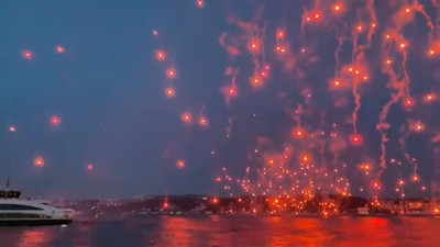 İstanbul Boğazı alev alev yandı. Beşiktaşlılar kıtalararası kutlama yaptı