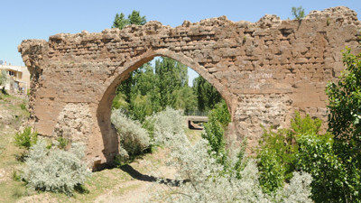 Roma köprüsü yok olma tehlikesi yaşıyor