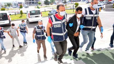 Sahte polisi gerçek polisler yakaladı