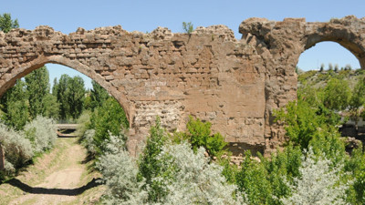 Bir tarihi eser daha yok oluyor