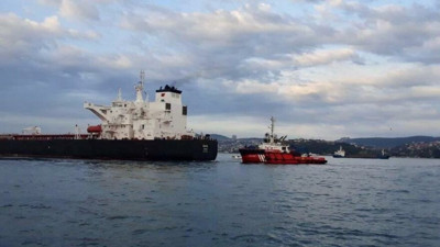 İstanbul Boğazı'nda korku dolu anlar. Kıyıya 300 metre mesafede durduruldu