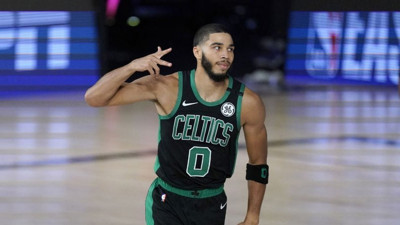 Jayson Tatum geceye damga vurdu