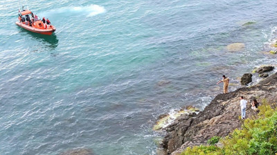 2 kadın kayalıklarda mahsur kaldı