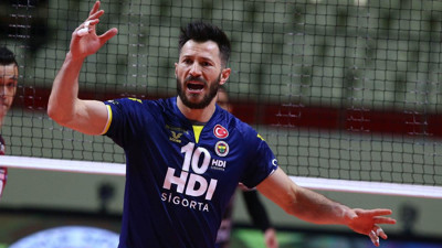 Fenerbahçe HDI Sigorta'da Emre Batur'un sözleşmesi uzatıldı