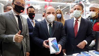 TCL Tekirdağ’da akıllı telefon üretimine başladı