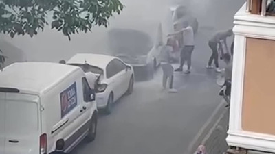 Park halindeki araç bir anda yandı