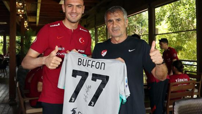 Buffon'dan Şenol Güneş'e imzalı forma