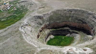 Konya'da 65 metre derinliğinde obruk oluştu