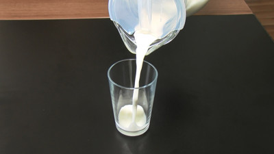 Süte çamaşır suyu katacak kadar vahşileştiler