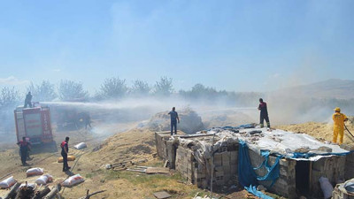 Buğday tarlası yandı. 4 kişi hastanelik öldü