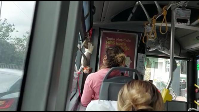 Maymun toplu ulaşımda. Bir bu eksikti