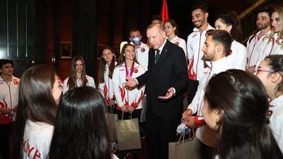 Erdoğan'dan cimnastikçilere: Madalyaları çaldırmayın