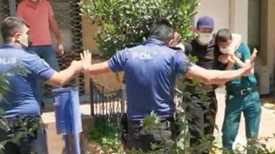 Engelli memuru bıçakla rehin alan şüpheli, tutuklandı