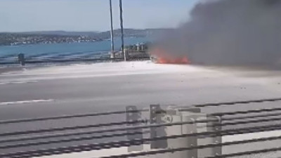 FSM Köprüsü’nde otomobil yanıyor