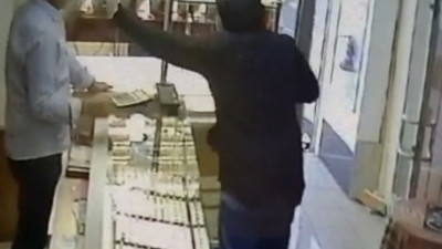 Kuyumcuda biber gazlı gasp kamerada