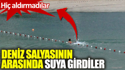 Caddebostan'da deniz salyasının arasında suya girdiler