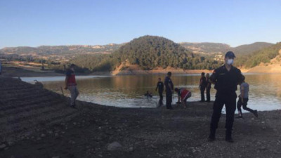 Serinlemek için göle girdi. Sonu oldu