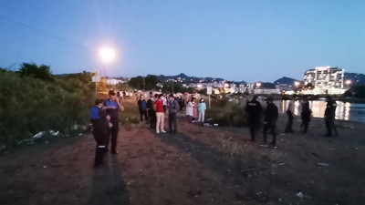 Giresun'da denize giren iki gençten 1'i boğuldu, diğeri kayıp