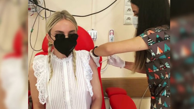 Şarkıcı Gülşen korona virüs aşısı oldu